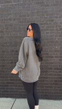 Load image into Gallery viewer, the TIA CREWNECK- Pigment Black