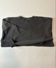 Load image into Gallery viewer, Tia Crewneck - pigment black PREORDER