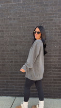 Load image into Gallery viewer, the TIA CREWNECK- Pigment Black