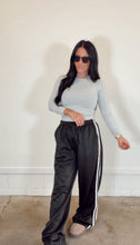 Load image into Gallery viewer, the Varsity Pant in black