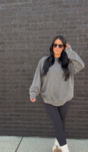 Load image into Gallery viewer, the TIA CREWNECK- Pigment Black