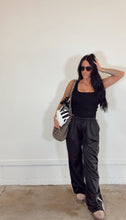 Load image into Gallery viewer, the Varsity Pant in black