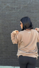 Load image into Gallery viewer, the TIA CREWNECK- Clay