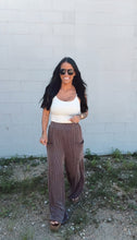 Load image into Gallery viewer, * Stone cord rib pocket pant in peppercorn
