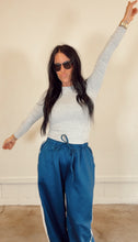 Load image into Gallery viewer, Basic butter soft long sleeve in heather grey
