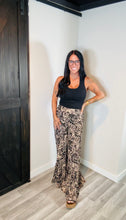 Load image into Gallery viewer, * Boho paisley wide ruffled pant
