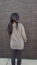 Load image into Gallery viewer, the TIA CREWNECK- Pigment Black
