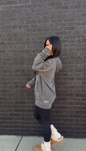 Load image into Gallery viewer, the TIA HOODIE- Pigment Black

