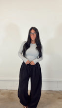 Load image into Gallery viewer, Downtown barrel sweatpant in Black
