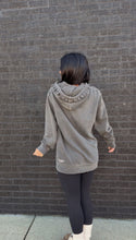 Load image into Gallery viewer, the TIA HOODIE- Pigment Black
