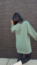 Load image into Gallery viewer, the TIA CREWNECK- Alpine Green
