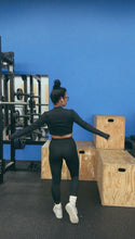 Load image into Gallery viewer, * Sporty long sleeve crop jacket in black
