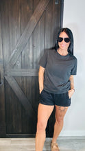 Load image into Gallery viewer, * Everyday tee in black
