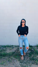 Load image into Gallery viewer, * Essential micro ribbed long sleeve in black
