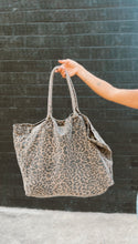Load image into Gallery viewer, CHEETAH PRINT CANVAS TOTE BAG-
