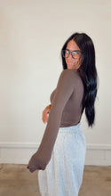 Load image into Gallery viewer, Buttery soft long sleeve in chocolate
